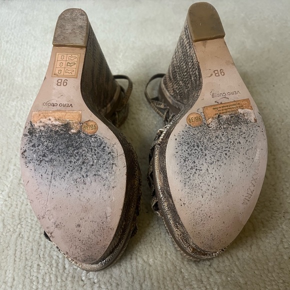 BCBG Max Azria faux snakeskin wedge heels size 9 - Picture 3 of 6